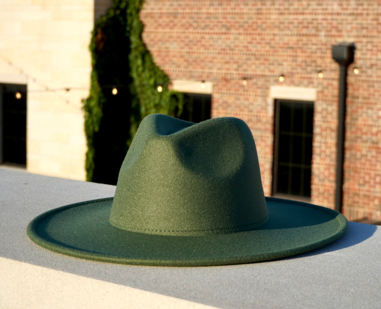 Olive green color wide brim unisex fedora.